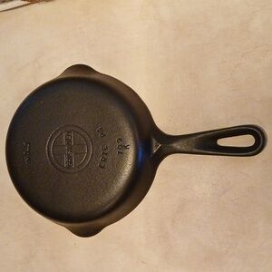 Vtg Griswold Small Logo #3 709 K Cast Iron Skillet Restored